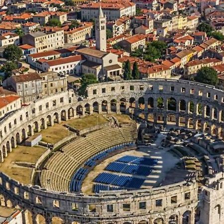 Apartment Arena Akvileja Pula Luaran gambar