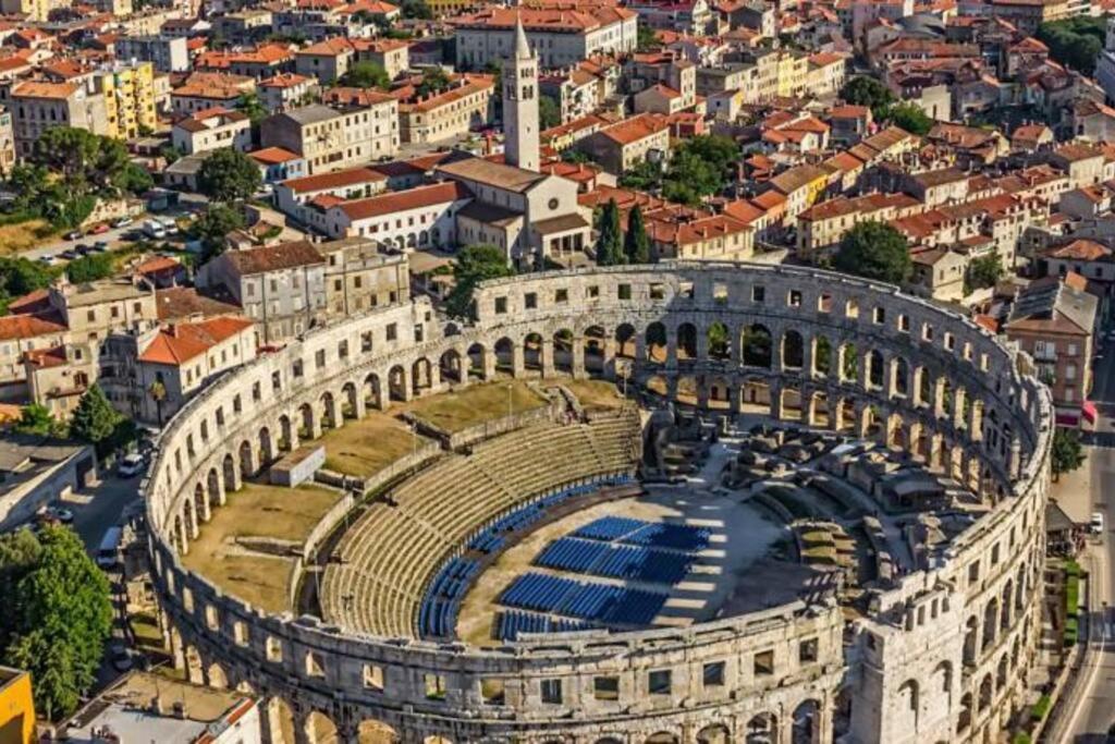 Apartment Arena Akvileja Pula Luaran gambar